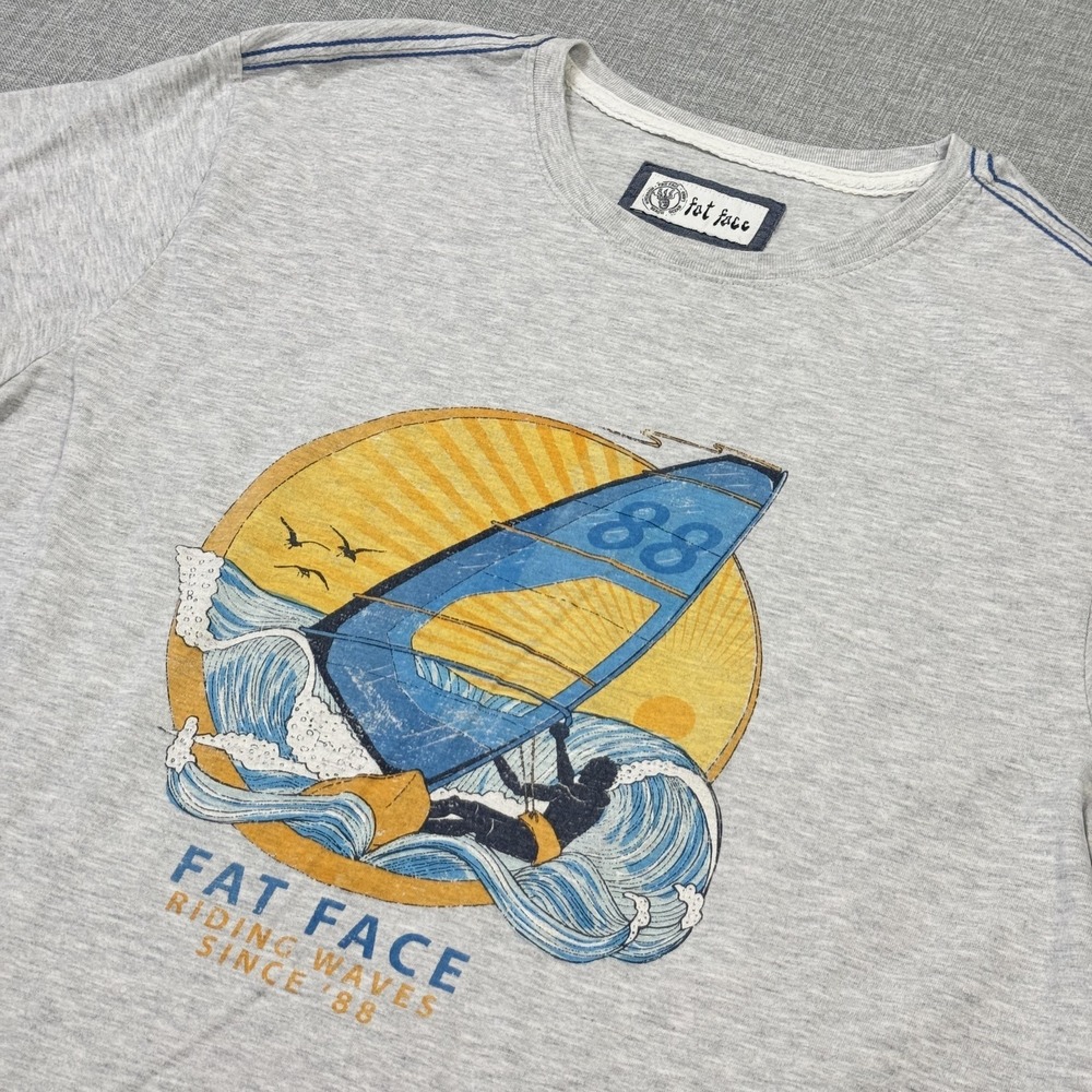 Fat Face T-Shirt Mens Large Gray Sailboarding Graphic Tee Riding Waves 88